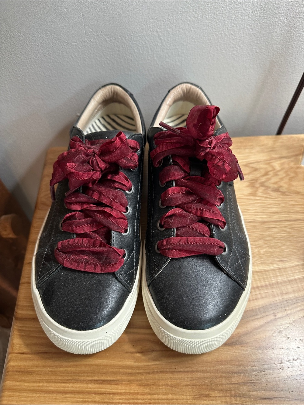Women's Tao’s black Leather Lace-Up Sneakers size 8